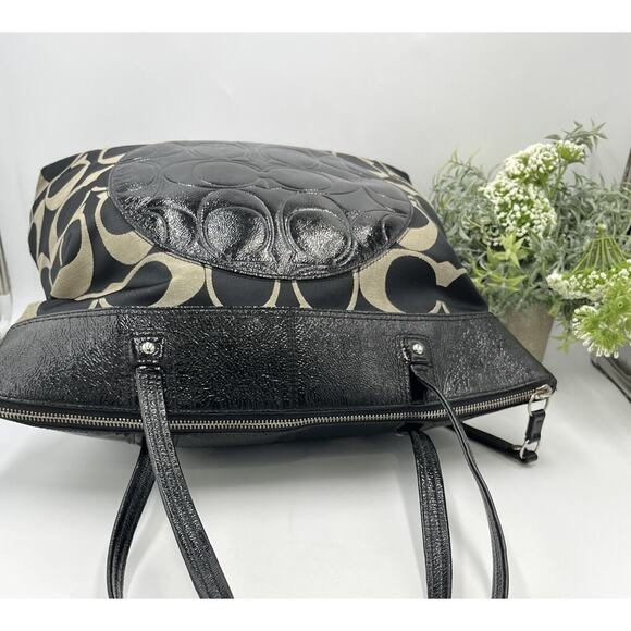 Coach F18335 Authenticated Signature Laura Black Gray Jacquard Large Tote Bag - Picture 4 of 11